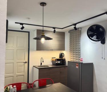 Central Seberang Perai Casa | Industrial Loft Tinyhouse Homestay - 2 Queen Bed, Free Netflix, Prime & Wi-Fi Near Bukit Mertajam