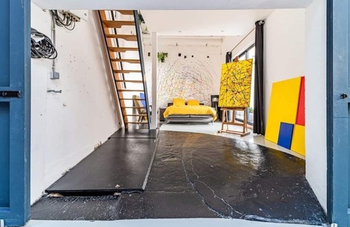 Dunkerque Centre Apartamento | Industrial Loft with Patio in the City Center of Dunkirk