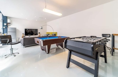 Dunkerque Centre Apartamento | Industrial Loft with Patio in the City Center of Dunkirk