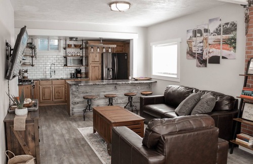 Springville Apartamento | Apartamento de lujo industrial: recientemente remodelado y reluciente.