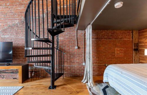 Downtown Apartamento | Industrial Modern Loft in Downtown Lafayette
