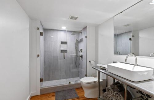 Downtown Apartamento | Industrial Modern Loft in Downtown Lafayette
