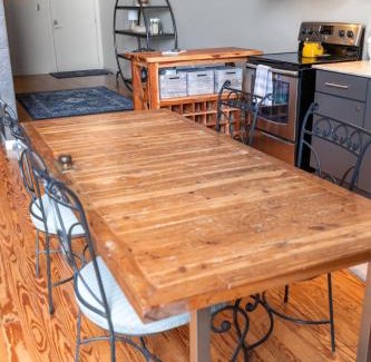 Downtown Apartamento | Industrial Modern Loft in Downtown Lafayette