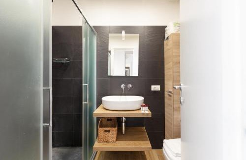 Chinatown Apartamento | Industrial-Style Apartment in Chinatown!
