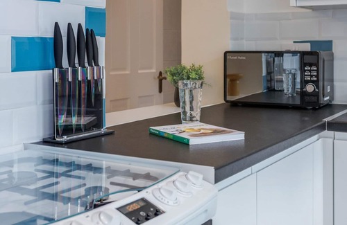 Hatch Lane Casa | Industrial Styled 3-Bed 2 Bath Home London-Chingford/Enfield