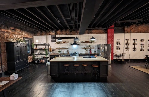 Highland Park Condominio | Industrial Urban Loft within 5 minutes from downtown
