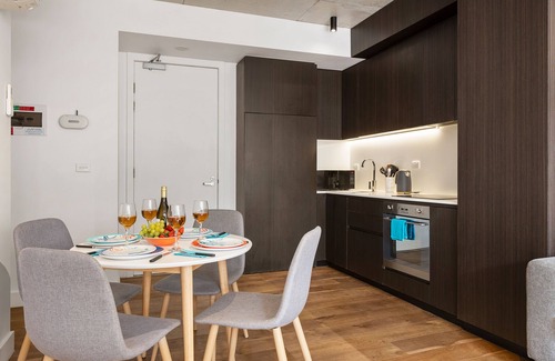 St Kilda Condominio | Industrial Vibes on Chapel Street.