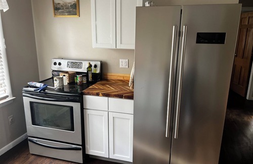 Wayne Casa | Indy Convenience, 65" TV, Serene, Indianapolis only 14 minutes away.