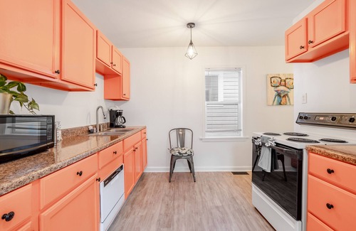 Fountain Square Cabaña | Indy Yellow Modern Stylish City Oasis 3BR Retreat with Parking