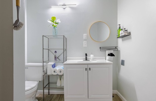 Fountain Square Cabaña | Indy Yellow Modern Stylish City Oasis 3BR Retreat with Parking
