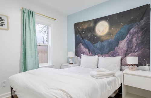 Fountain Square Cabaña | Indy Yellow Modern Stylish City Oasis 3BR Retreat with Parking