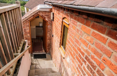 Pontesbury Otro | INEFF BARN, family friendly, character holiday cottage in Pontesbury