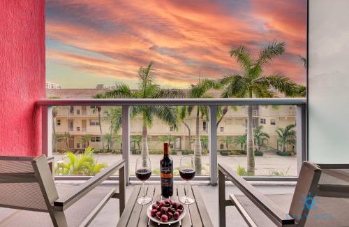 Hallandale Beach Hotel | Infinite View Balcony Pool Near Beach