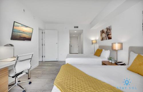 Hallandale Beach Hotel | Infinite View Balcony Pool Near Beach