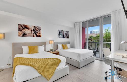 Hallandale Beach Hotel | Infinite View Balcony Pool Near Beach