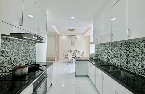 Ruessei Kaev Condominio | Infinity 28 Hotel & Residence