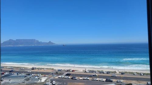 Bloubergstrand Apartamento | Infinity Beachfront 607 - Self Catering Unit