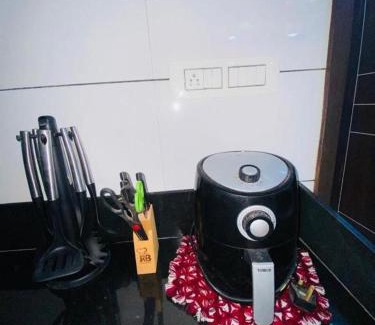 Rajkot Cama Y Desayuno | Infinity Penthouse with Pool, Sauna, Gym