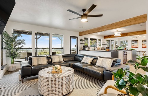 Leander Casa | Infinity Pool Paradise|10-Acre Hill Country Escape