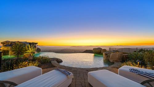 Poway Casa | Infinity Pool Theater Pickleball 360 Views Near Lake Poway Sunset Point Estate by AvantStay