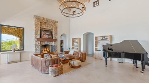 Poway Casa | Infinity Pool Theater Pickleball 360 Views Near Lake Poway Sunset Point Estate by AvantStay