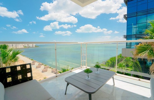 Les Berges du Lac Apartamento | Infinity View: Spacious 3 bd with Lake View