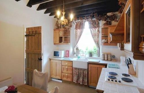 Lindale Casa | Inglenook Cottage