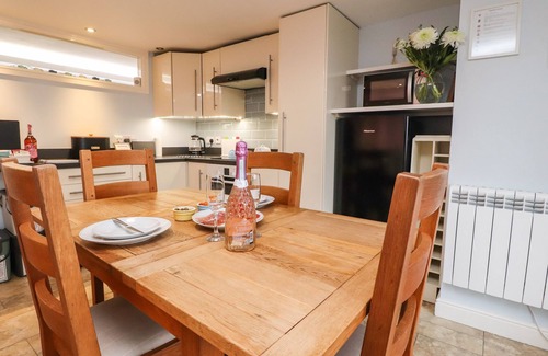 Arnside Cabaña | Inglewood Court