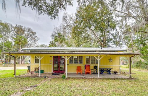 Inglis Apartamento | Inglis Studio Home with Covered Patio and Grill!