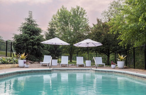 Mount Liberty Cabina | Large Log Cabin with Inground Pool, Hot Tub, Fire Pit near Mohican State Park
