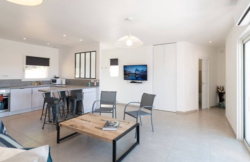 Sainte-Lucie-de-Tallano Casa | Placer y usted: Villa nueva y piscina privada climatizada