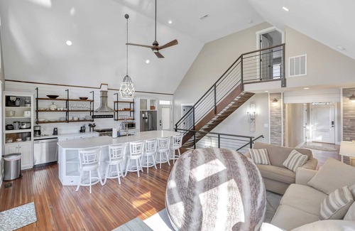 Seneca Casa | Inlet Lake Keowee Home Close to Clemson