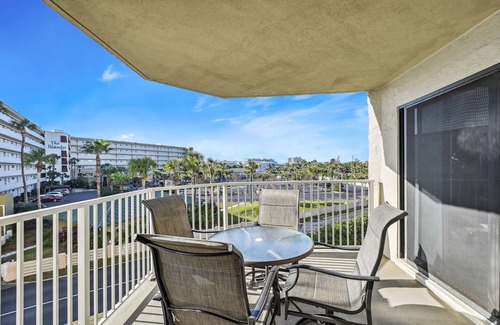 Holiday Isle Condominio | Inlet Reef 217 2 Bedroom Condo by RedAwning