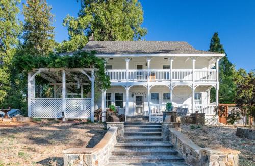 Groveland Hotel | Inn at Sugar Pine Ranch
