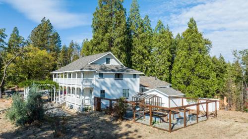 Groveland Hotel | Inn at Sugar Pine Ranch