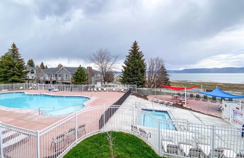 Harbor Village Casa | Inn Building Condo 213 Pet friendly, Patio view