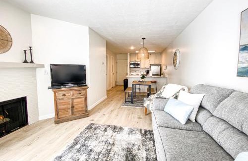 Harbor Village Casa | Inn Building Condo 213 Pet friendly, Patio view