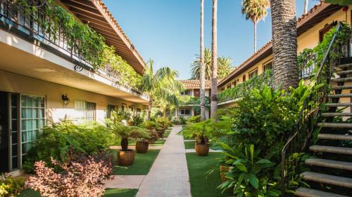 West Beach Hotel | Inn by the Harbor