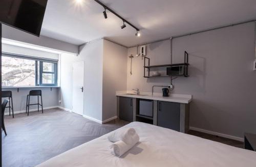 Greater Johannesburg Metropolitan Area Hotel | Inn & Out Plus Rosebank