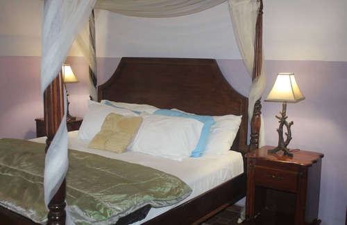 Negroman Cabina | Inn The Bush Jungle Lodge