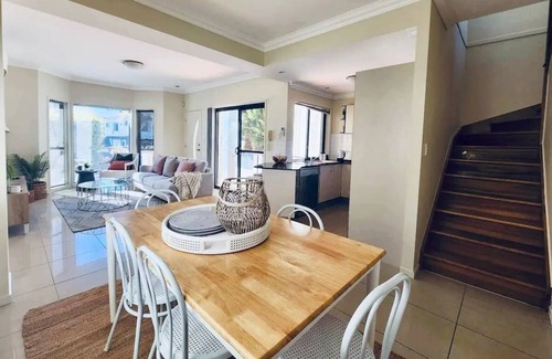 Carina Casa | Inner City 3 Bedroom 2.5 Bath Parking Wifi
