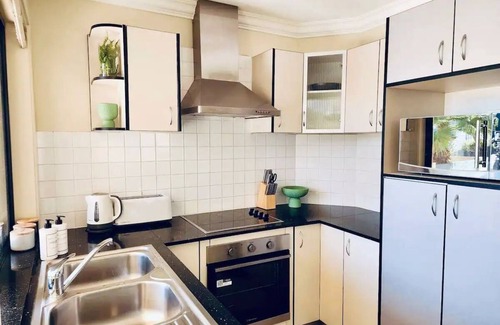 Carina Casa | Inner City 3 Bedroom 2.5 Bath Parking Wifi