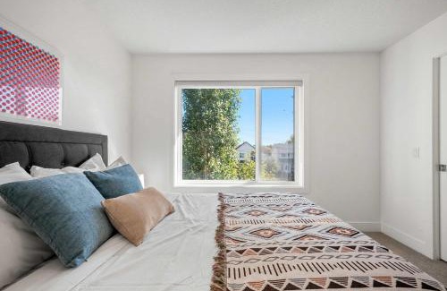 Bridgeland Casa | Inner-City Chic Urban Farmhouse 3 Bds and Ba