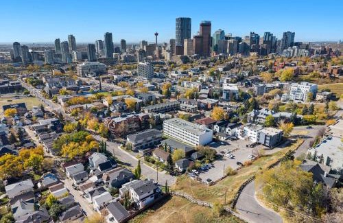 Bridgeland Casa | Inner-City Chic Urban Farmhouse 3 Bds and Ba