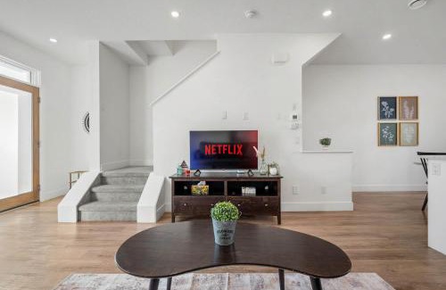Bridgeland Casa | Inner-City Chic Urban Farmhouse 3 Bds and Ba