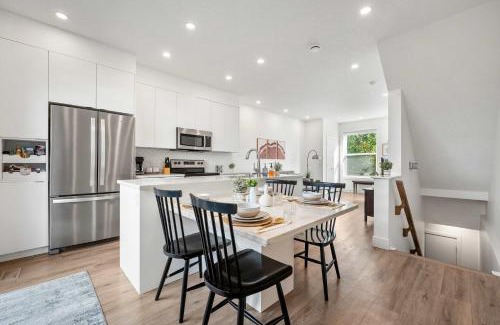 Bridgeland Casa | Inner-City Chic Urban Farmhouse 3 Bds and Ba