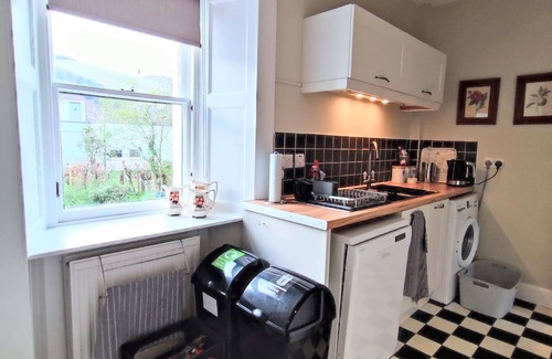 Innerleithen Apartamento | Innerleithen: 3 beds. Garden. Parking. Bike store