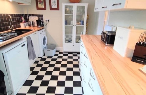 Innerleithen Apartamento | Innerleithen: 3 beds. Garden. Parking. Bike store