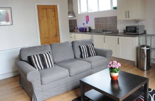 Sutton Valence Cabaña | Innishfree Sleeps4 (2 dormitorios y opción de sofá cama)