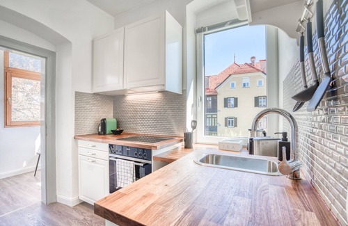 Innsbruck Apartamento | InnsbruckHomes at Botanical Garden